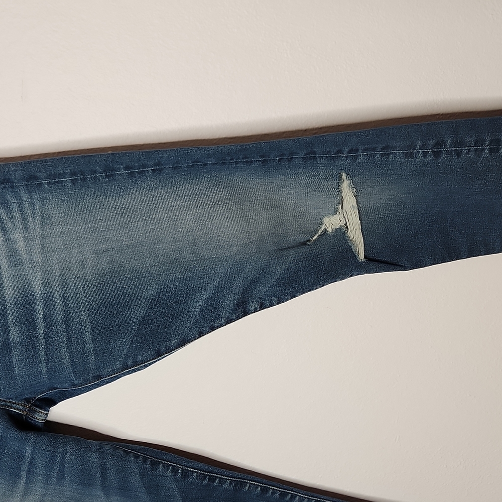 ***Lucky Brand distressed Jeans - Picture 6 of 11